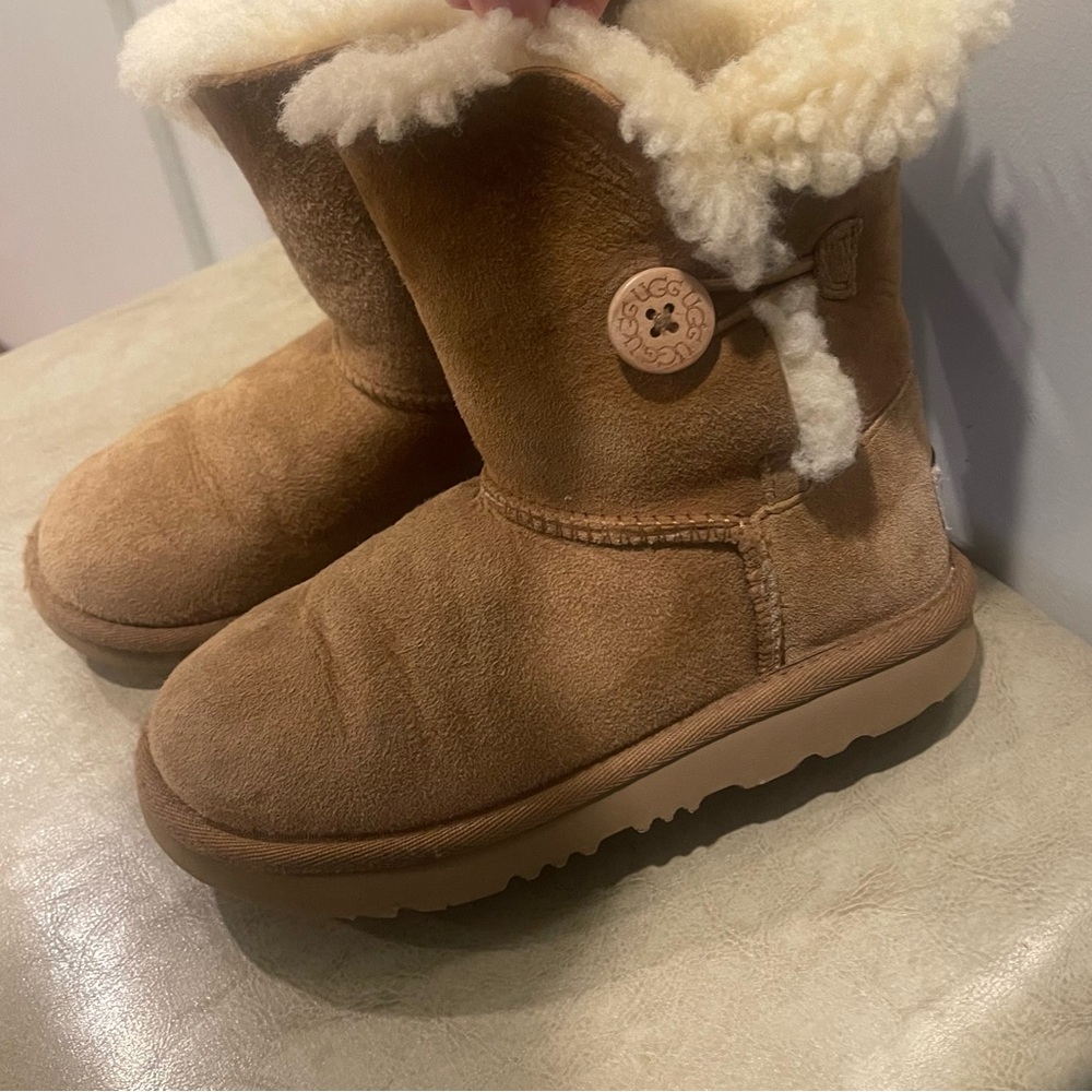 UGG Chestnut Shearling Lined Boots - Picture 7 of 7